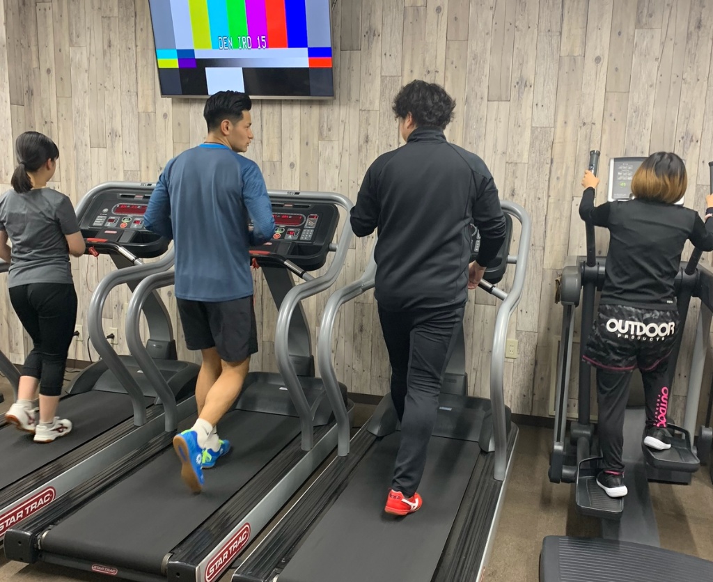 LOOPZ GYMのカーディオトレーニングフロアの様子